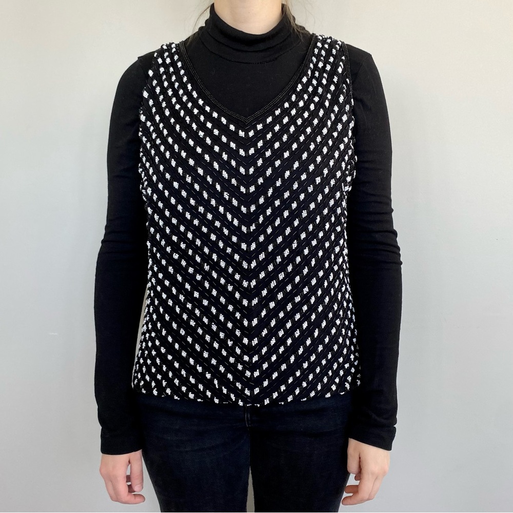 Luisa Spagnoli 100% silk beaded V-neck tank top. 🖤